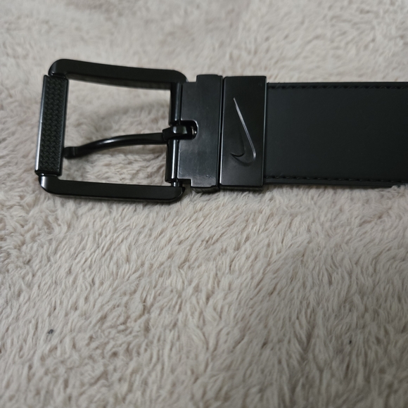 Nike Black and Reversible Men's Belt 42-44 - Picture 2 of 4